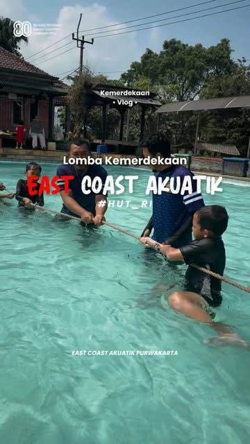 Aktivitas bersama peserta dan coach East Coast di kolam